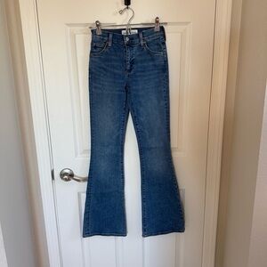 Aritzia Denim Forum Donna Mid Rise Flare Jean, 23